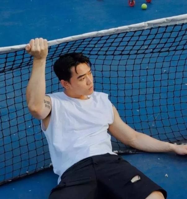 看点∣肌肉男模兼职健身私教，颜好料足还有腹肌加成 - 51虹马