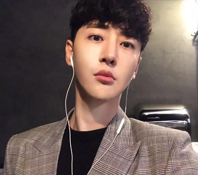 帅哥∣阳光帅气长腿欧巴竟是山东汉纸，瞬间好想撩他一下！－－孙悉珹 - 51虹马