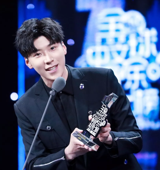 帅哥∣八块腹肌完美侧颜的全能小王子，与你相遇不可抗力！－－王博文 - 51虹马