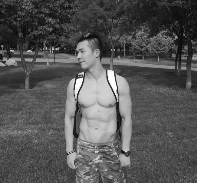 国产Gogoboy夜店表演遭“暴力”扒光 - 51虹马