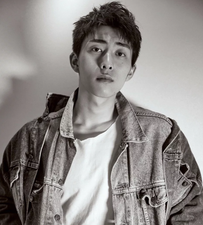 帅哥∣治愈系小王纸，介于少年和男人之间的暖如初见！－－王钰威 - 51虹马