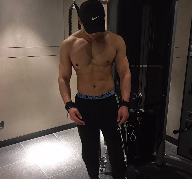 看点∣又一枚筋肉爆棚的鲜肉男模,劲道十足的肌肉身材让人羡慕嫉妒恨! - 51虹马 看点∣又一枚筋肉爆棚的鲜肉男模,劲道十足的肌肉身材让人羡慕嫉妒恨! - 51虹马