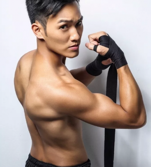 赵雅芝小儿子露壮硕肌肉火了，精彩旧照被扒 - 51虹马