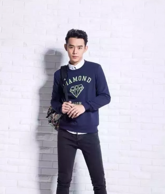 看点∣肌肉男模兼职健身私教，颜好料足还有腹肌加成 - 51虹马