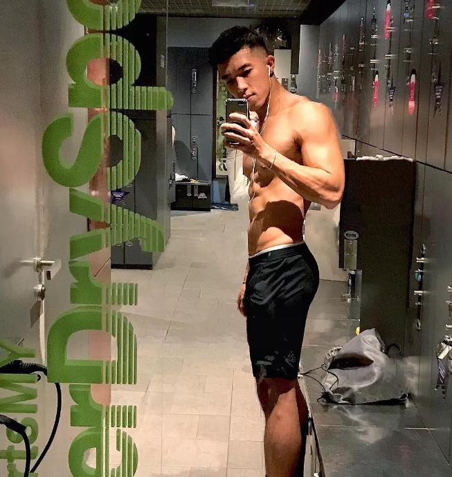 奔跑的荷尔蒙！极品筋Rou腹肌小哥，爱脱爱秀自拍照实力撩！ - 51虹马