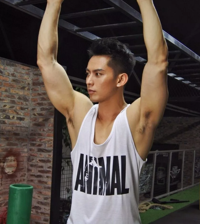 看点∣小S抓住不放的高颜值筋肉健身私教!帅了这么多年的名媛天菜! - 51虹马 看点∣小S抓住不放的高颜值筋肉健身私教!帅了这么多年的名媛天菜! - 51虹马