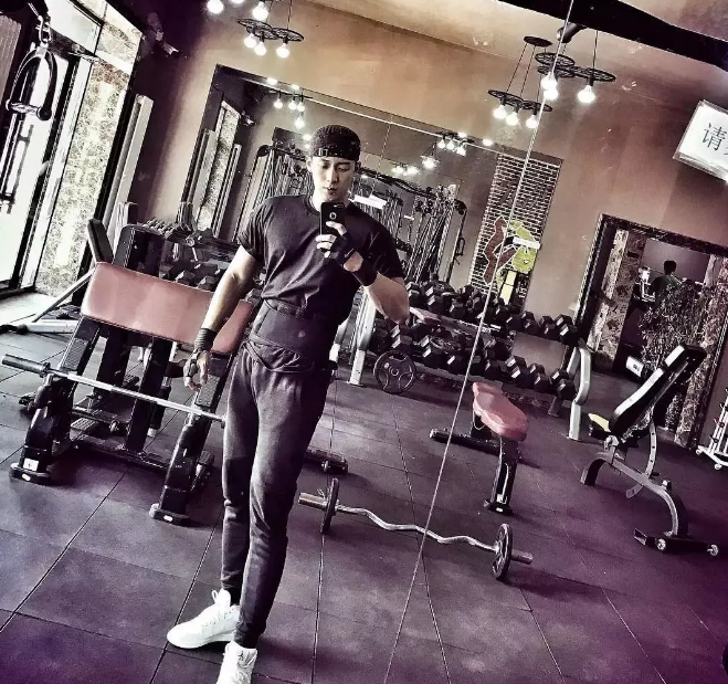 看点∣189.C.M.筋Rou男神颜高腿长还会抖！体育生吸睛的不止有身材…… - 51虹马