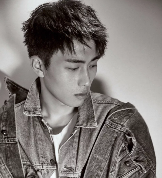 帅哥∣治愈系小王纸，介于少年和男人之间的暖如初见！－－王钰威 - 51虹马