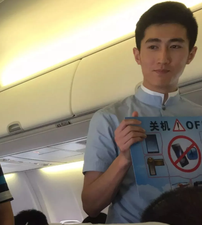 看点∣机务小哥长太帅,爆红网络被处分了!厦航那些因为“帅”而爆红的空少们！ - 51虹马