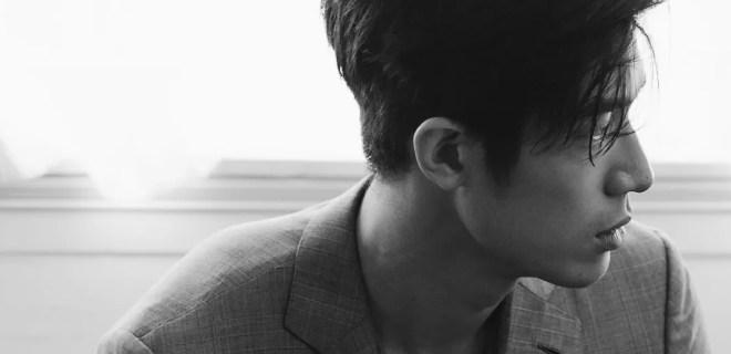 看点∣190.C.M.大长腿篮球体育生，重新把肌肉身材塞进西装，制服控快来围观！ - 51虹马