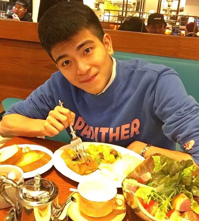 看点∣“小奶狗”的颜，“小狼犬”的身材，被八块小腹肌的小鲜肉秒杀！ - 51虹马