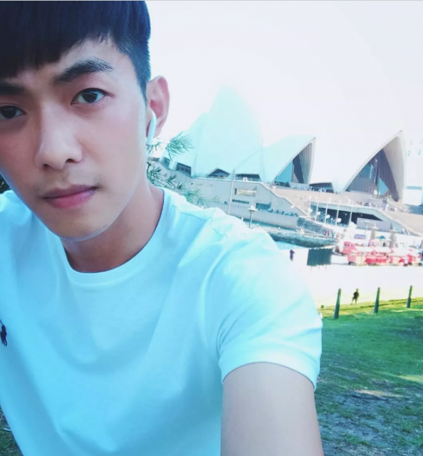 看点∣元气小奶狗穿运动短裤秀小腹肌，网友们又要换蜜汁男友了 - 51虹马