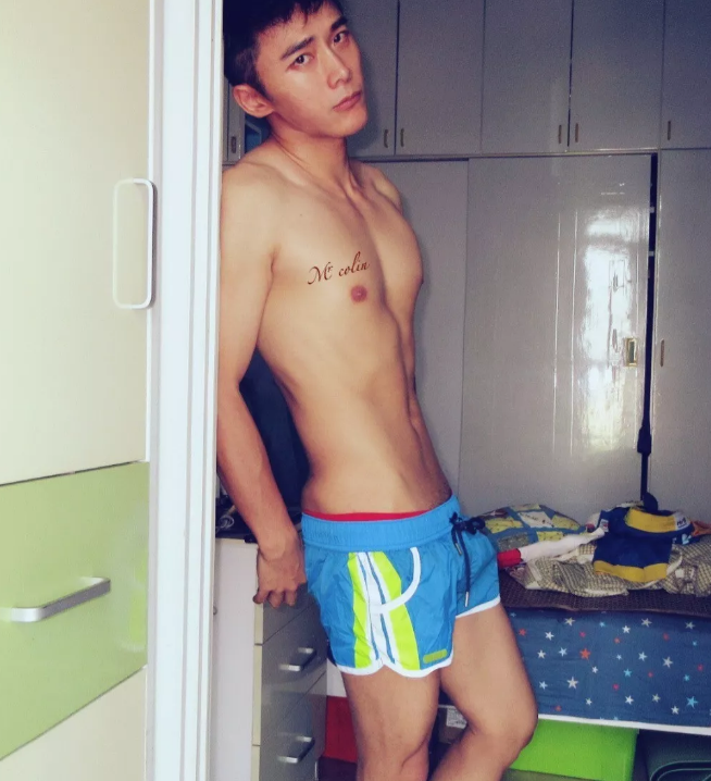 看点∣颜值小鲜肉运动型Boy，解锁你想不到的姿势！ - 51虹马