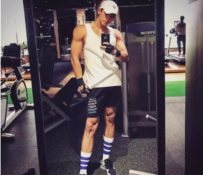 看点∣189.C.M.筋Rou男神颜高腿长还会抖！体育生吸睛的不止有身材…… - 51虹马