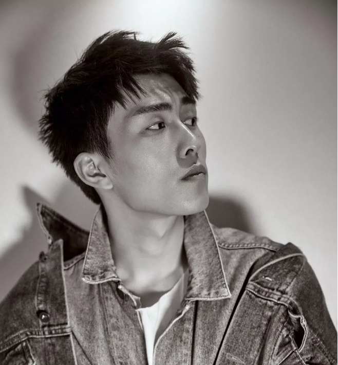 帅哥∣治愈系小王纸，介于少年和男人之间的暖如初见！－－王钰威 - 51虹马