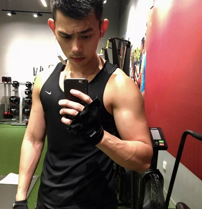 看点∣寸头大胸肌,曾经的直男肌肉体育生成网红,这股男人味让网友沸腾了! - 51虹马 看点∣寸头大胸肌,曾经的直男肌肉体育生成网红,这股男人味让网友沸腾了! - 51虹马