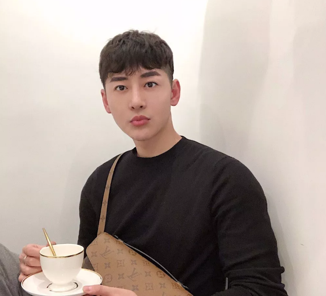 帅哥∣阳光帅气长腿欧巴竟是山东汉纸，瞬间好想撩他一下！－－孙悉珹 - 51虹马