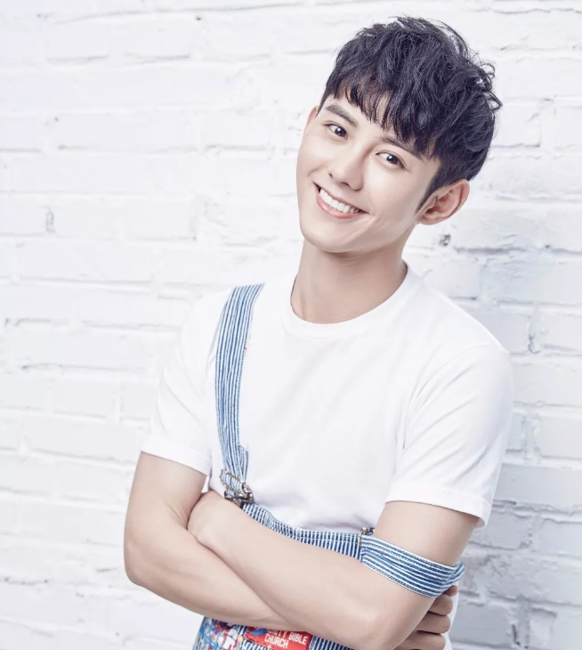 帅哥∣治愈“萌”系的视频原来是这个样子的，阳光笑颜小哥哥帅的出水！－－蓝博 - 51虹马