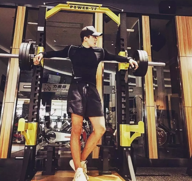 看点∣189.C.M.筋Rou男神颜高腿长还会抖！体育生吸睛的不止有身材…… - 51虹马