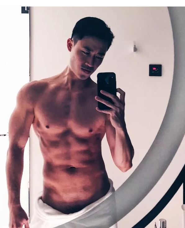 新加坡空少“藏雷”尺寸惊人，围观各种大尺度私照！ - 51虹马