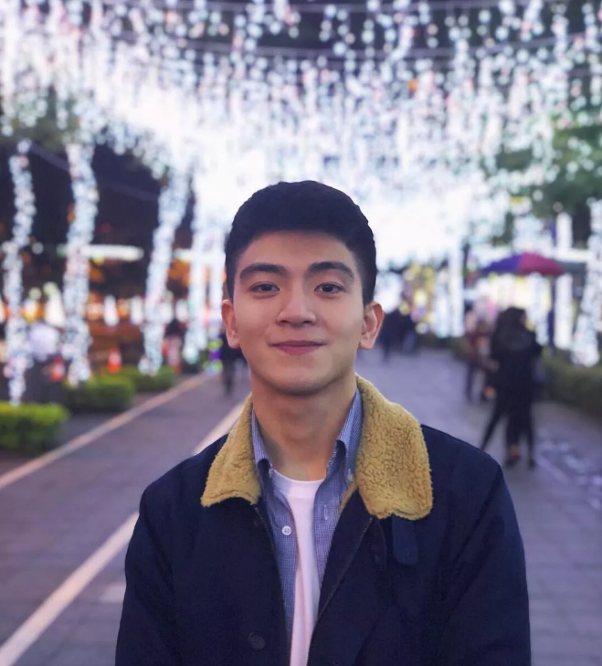 看点∣“小奶狗”的颜，“小狼犬”的身材，被八块小腹肌的小鲜肉秒杀！ - 51虹马