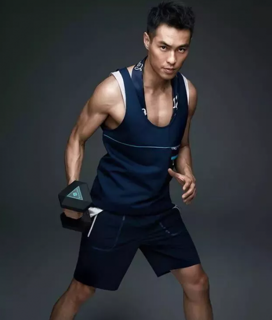 杨祐宁上演极致诱惑，看过他的gay片吗？网友秒变盯裆喵 - 51虹马