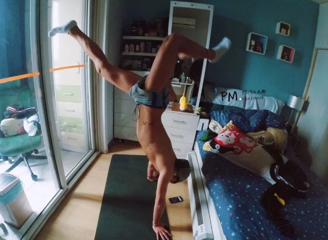 看点∣颜值小鲜肉运动型Boy，解锁你想不到的姿势！ - 51虹马