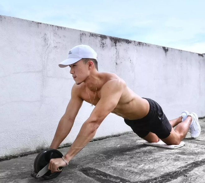 奔跑的荷尔蒙！极品筋Rou腹肌小哥，爱脱爱秀自拍照实力撩！ - 51虹马