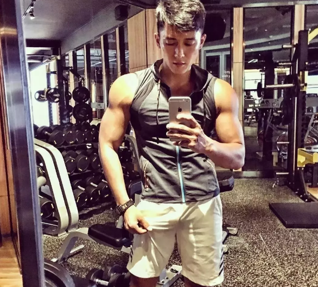 看点∣189.C.M.筋Rou男神颜高腿长还会抖！体育生吸睛的不止有身材…… - 51虹马