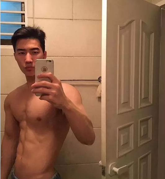 因为太小撑不起内裤而走红！这张脸我愿意帮塞几双袜子… - 51虹马