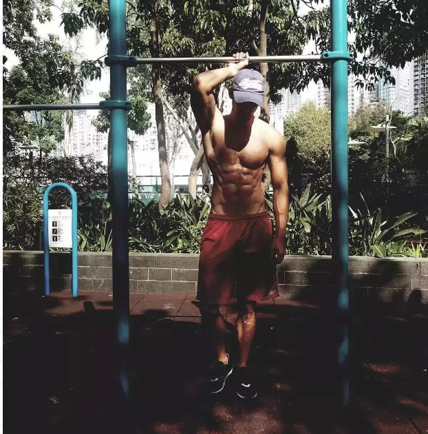 看点∣帅气小兵哥退役后当男模,健硕肌肉身材网友高呼“胸肌要炸了”! - 51虹马 看点∣帅气小兵哥退役后当男模,健硕肌肉身材网友高呼“胸肌要炸了”! - 51虹马