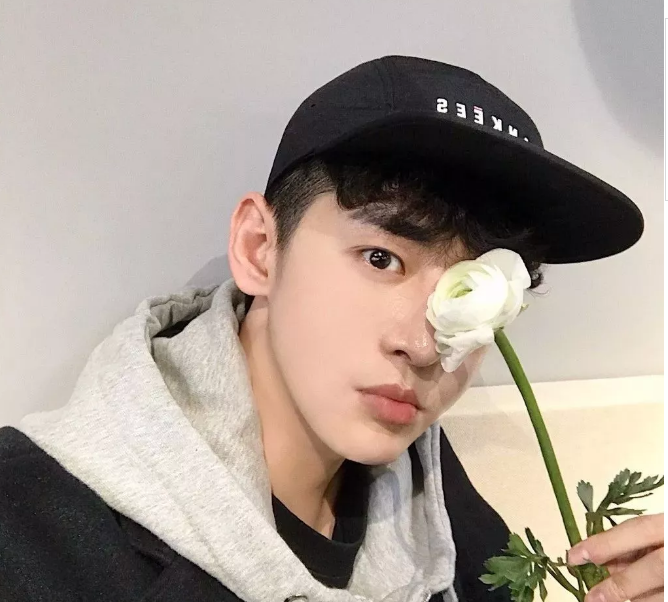 帅哥∣阳光帅气长腿欧巴竟是山东汉纸，瞬间好想撩他一下！－－孙悉珹 - 51虹马