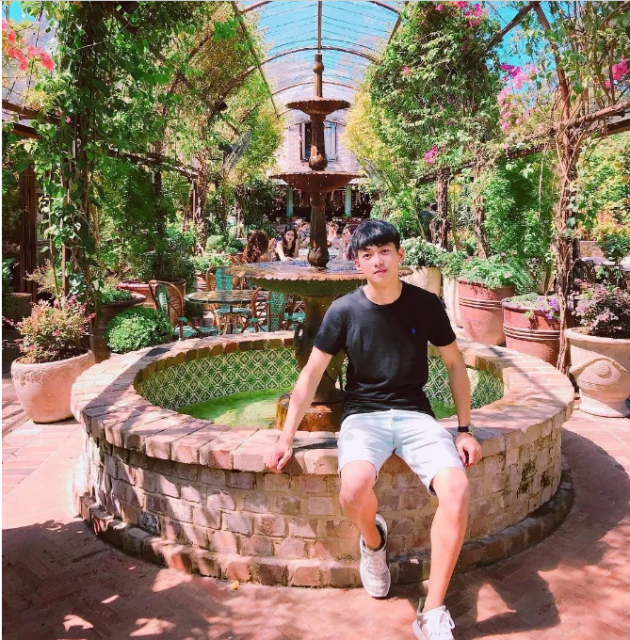 看点∣元气小奶狗穿运动短裤秀小腹肌，网友们又要换蜜汁男友了 - 51虹马