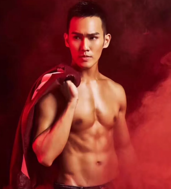 赵雅芝小儿子露壮硕肌肉火了，精彩旧照被扒 - 51虹马