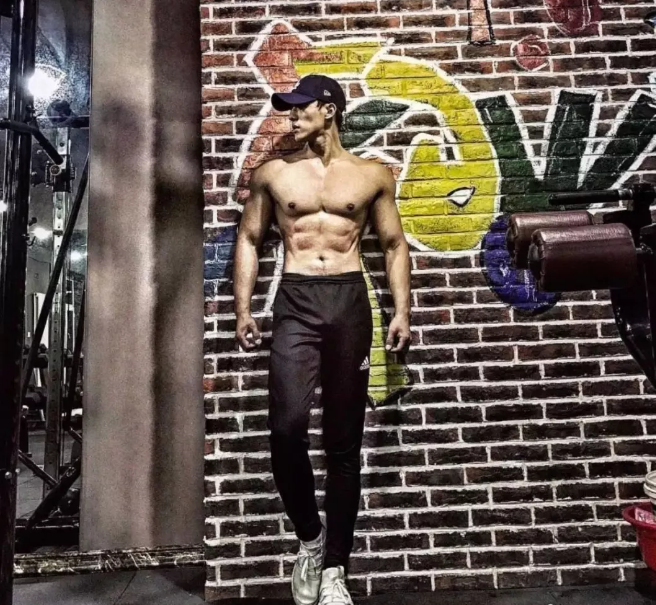 看点∣189.C.M.筋Rou男神颜高腿长还会抖！体育生吸睛的不止有身材…… - 51虹马