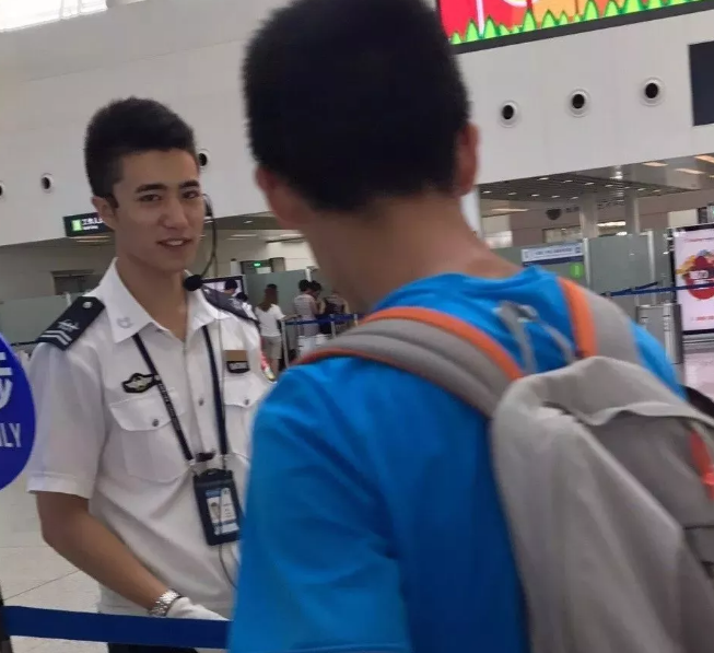 看点∣机务小哥长太帅,爆红网络被处分了!厦航那些因为“帅”而爆红的空少们！ - 51虹马