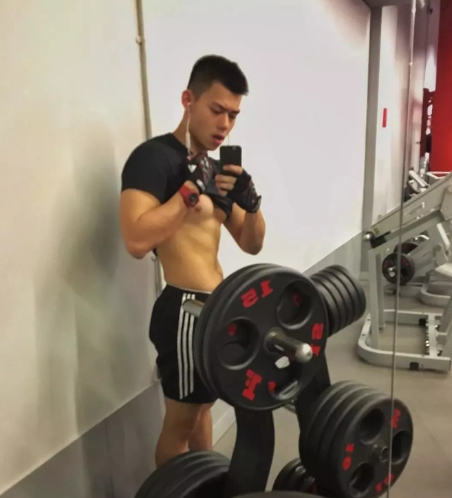 看点∣寸头大胸肌,曾经的直男肌肉体育生成网红,这股男人味让网友沸腾了! - 51虹马 看点∣寸头大胸肌,曾经的直男肌肉体育生成网红,这股男人味让网友沸腾了! - 51虹马