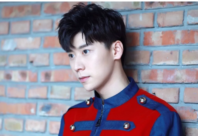 帅哥∣八块腹肌完美侧颜的全能小王子，与你相遇不可抗力！－－王博文 - 51虹马