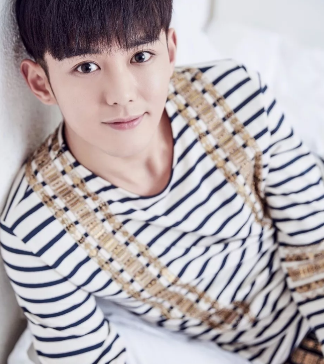 帅哥∣治愈“萌”系的视频原来是这个样子的，阳光笑颜小哥哥帅的出水！－－蓝博 - 51虹马