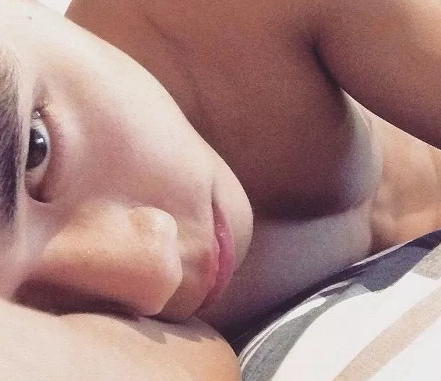 看点∣“小奶狗”的颜，“小狼犬”的身材，被八块小腹肌的小鲜肉秒杀！ - 51虹马