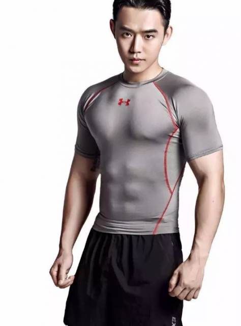 看点∣肌肉男模兼职健身私教，颜好料足还有腹肌加成 - 51虹马