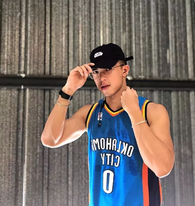 奔跑的荷尔蒙！极品筋Rou腹肌小哥，爱脱爱秀自拍照实力撩！ - 51虹马