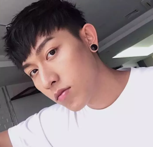 帅哥∣长得好看又会穿衣服的长腿小鲜肉,看一眼就会被吸引! - 51虹马 帅哥∣长得好看又会穿衣服的长腿小鲜肉,看一眼就会被吸引! - 51虹马