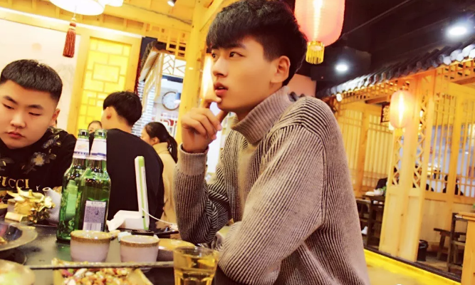 帅哥∣干净利落的小哥哥，你笑起来好像我下一任男朋友啊！－－徐广政 - 51虹马