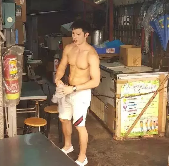 42寸胸肌豆花鲜肉加入男团晒肌，原来他还有这么多羞羞帅照！！ - 51虹马