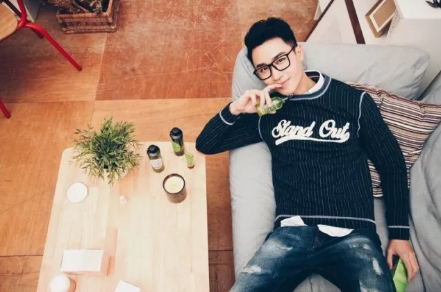 新加坡空少“藏雷”尺寸惊人，围观各种大尺度私照！ - 51虹马