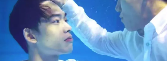 高大上游泳健将VS聋哑舞男 - 51虹马