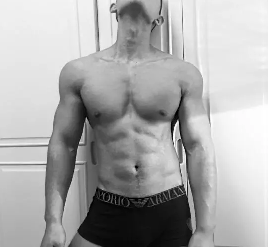 谢梓秋的吃瓜小狼狗又出新写真，网友惊呼看见蘑菇啦！ - 51虹马