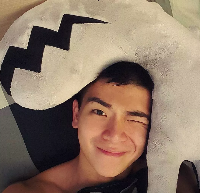 看点∣“小奶狗”的颜，“小狼犬”的身材，被八块小腹肌的小鲜肉秒杀！ - 51虹马