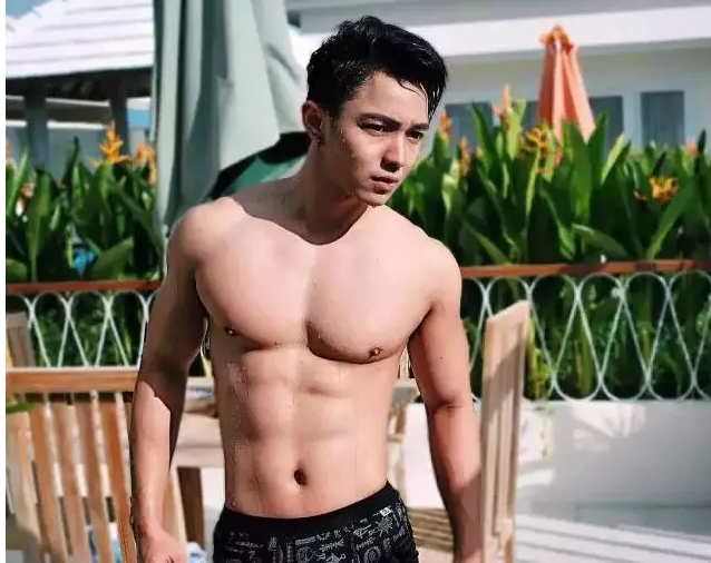 INS上的极品鲜肉，童颜胸器公狗腰想体验脸埋胸的快感！ - 51虹马